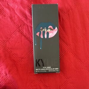 Kylie Jenner Matte Liquid Lipstick & Lip Liner